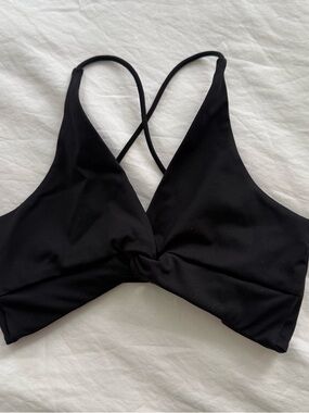 NWT Danysu Black Twist-Front Sports Bra with Crisscross Straps